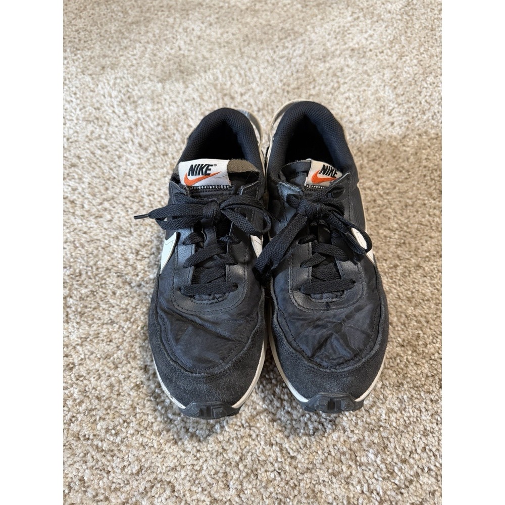 NIke Waffle Debut Sneakers Womens 7 Black White Swoosh Activewear Low Top - Picture 6 of 7